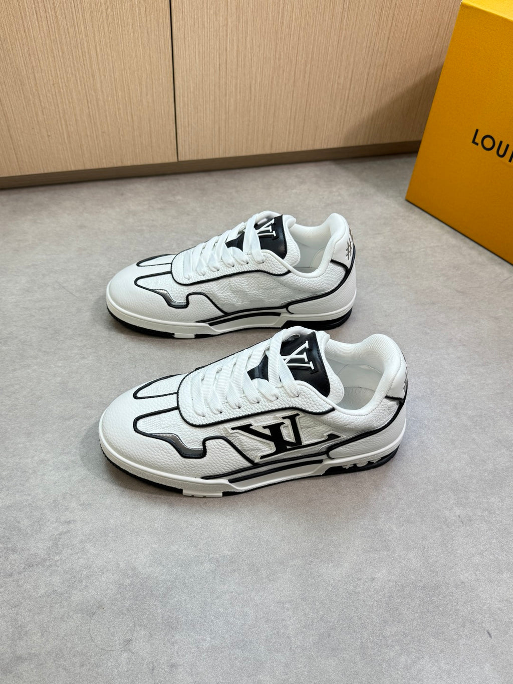 Louis Vuitton Sneaker #5276
