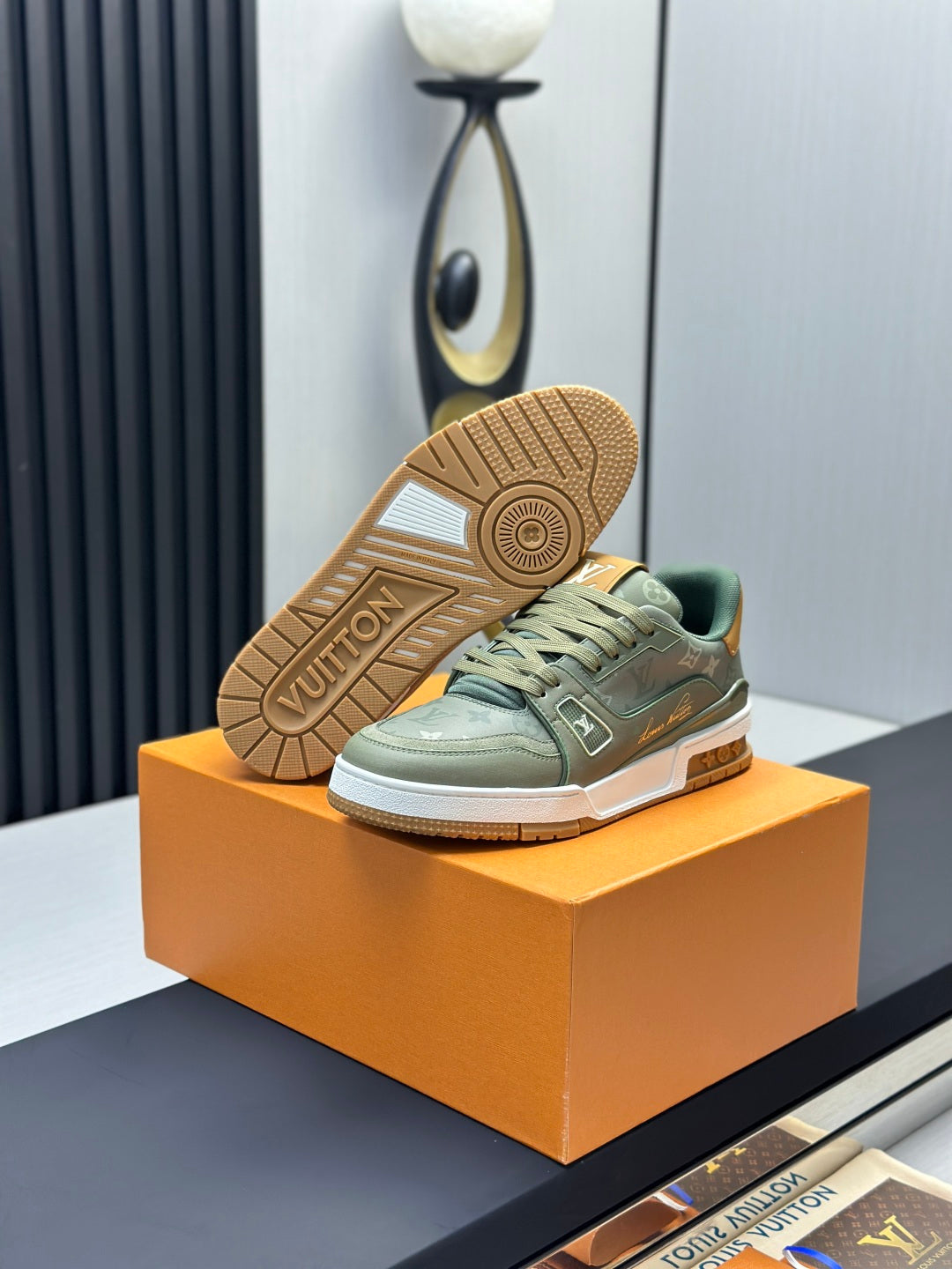 Louis Vuitton Sneaker #5208