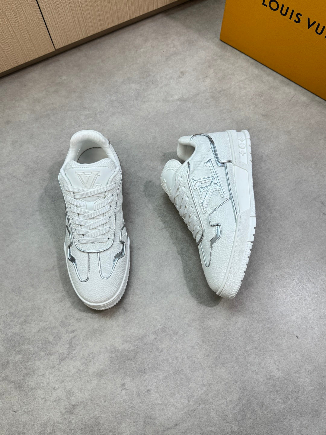 Louis Vuitton Sneaker #5274