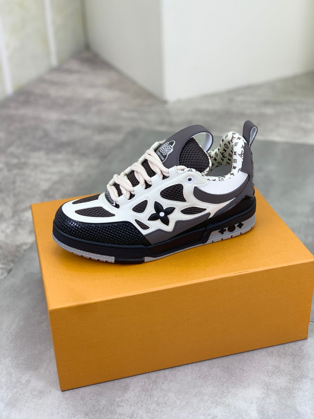 Louis Vuitton Sneaker #5268