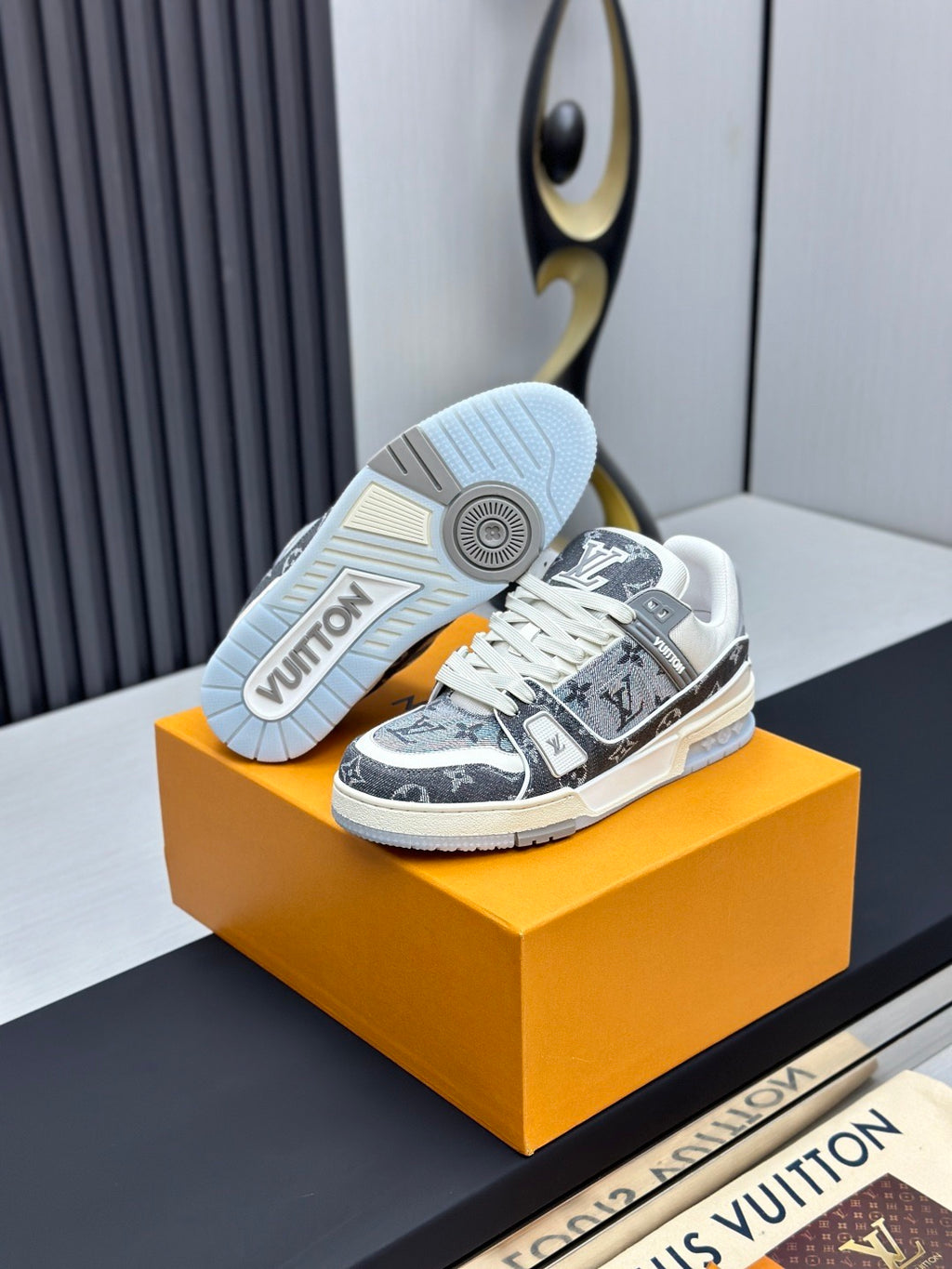 Louis Vuitton Sneaker #5246