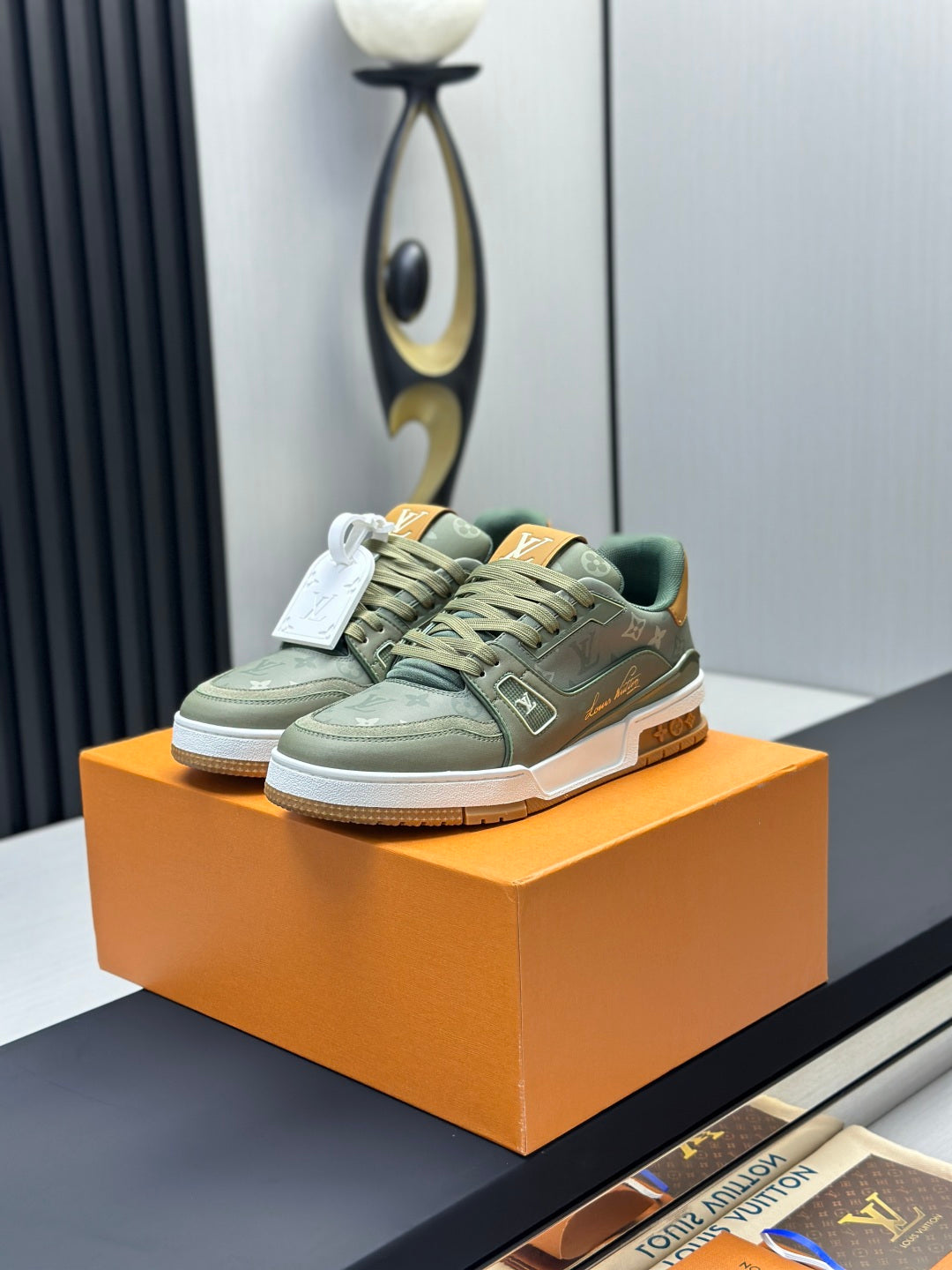 Louis Vuitton Sneaker #5208