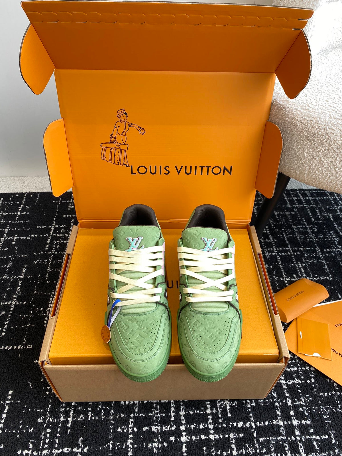 Louis Vuitton Sneaker #5228