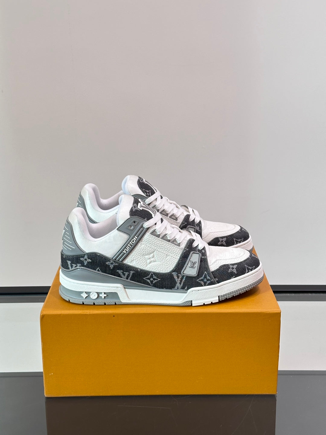 Louis Vuitton Sneaker #5265