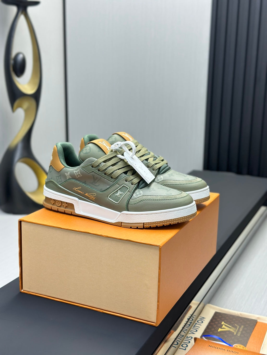 Louis Vuitton Sneaker #5208