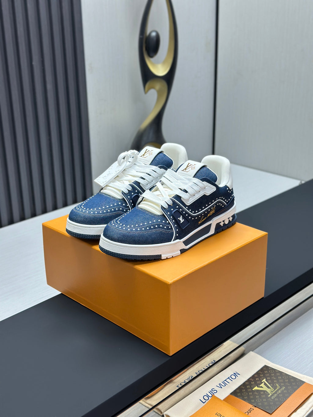 Louis Vuitton Sneaker #5240