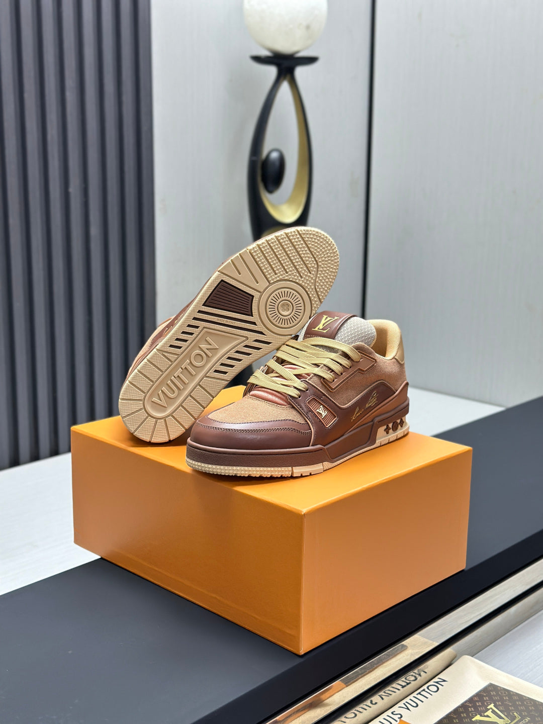Louis Vuitton Sneaker #5237