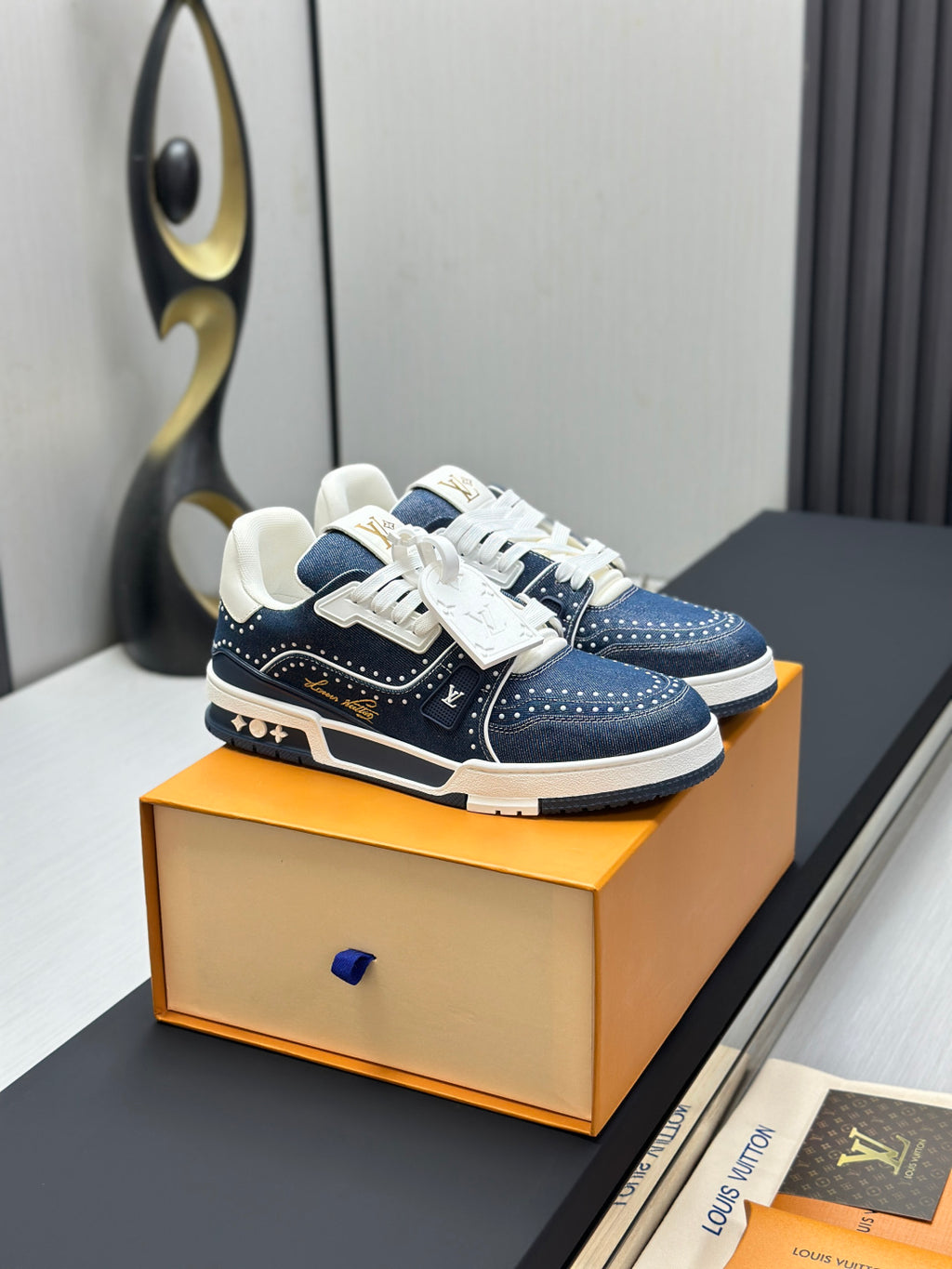 Louis Vuitton Sneaker #5240