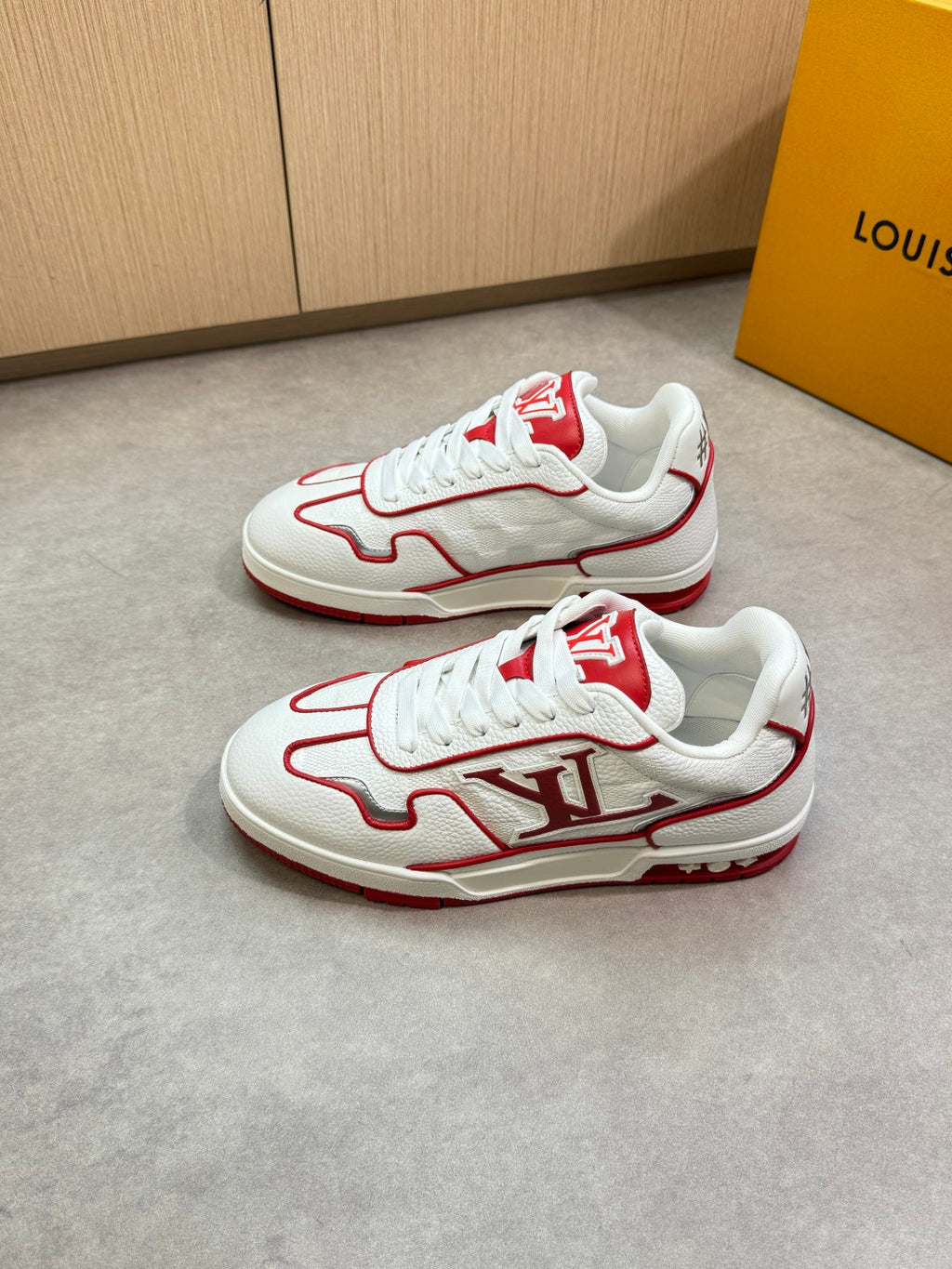Louis Vuitton Sneaker #5275