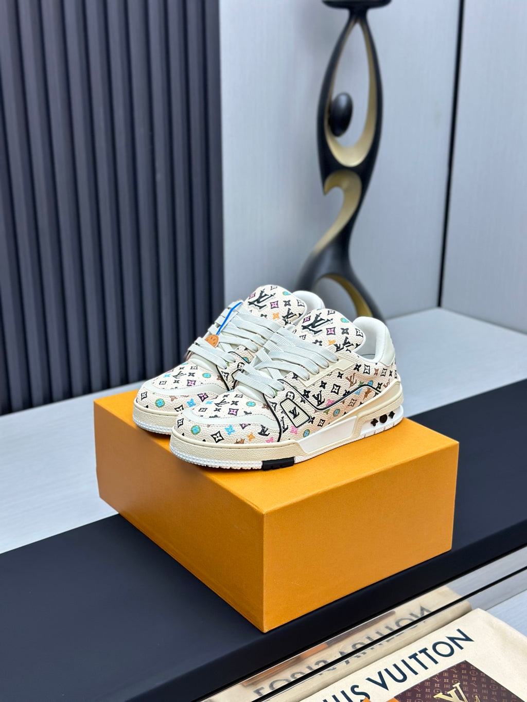 Louis Vuitton Sneaker #5243