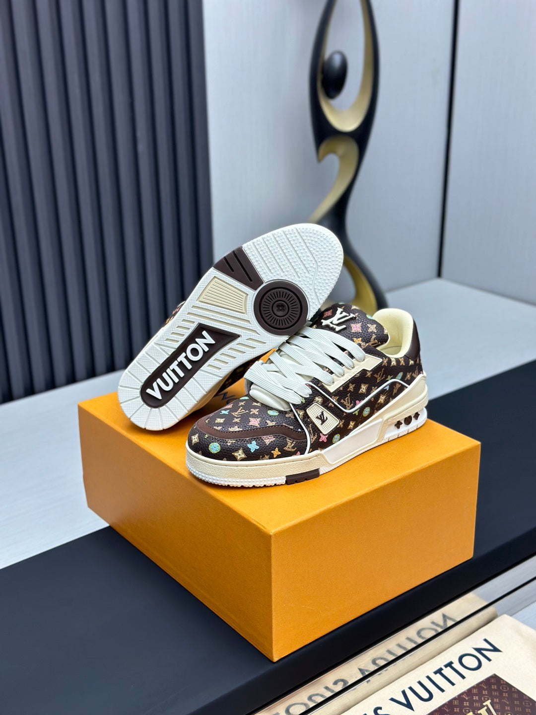 Louis Vuitton Sneaker #5242