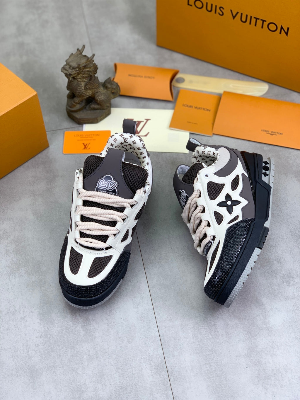 Louis Vuitton Sneaker #5268