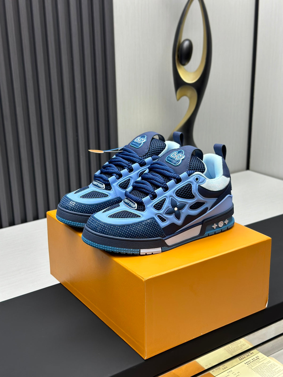 Louis Vuitton Sneaker #5254