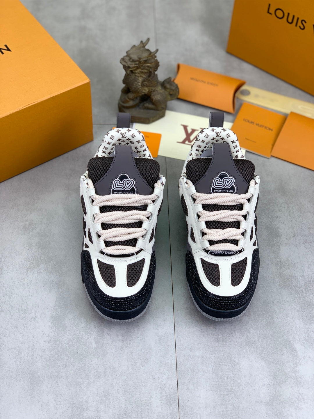 Louis Vuitton Sneaker #5268