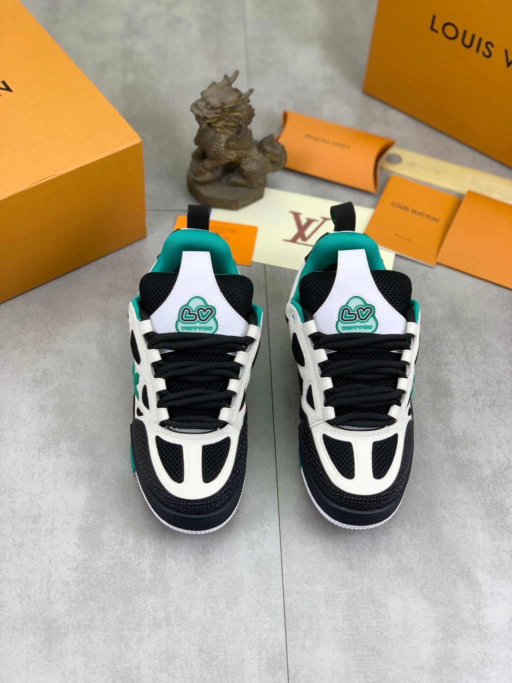 Louis Vuitton Sneaker #5269