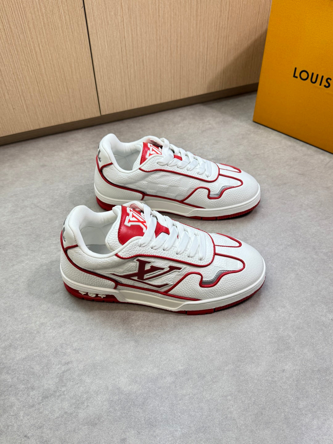 Louis Vuitton Sneaker #5275