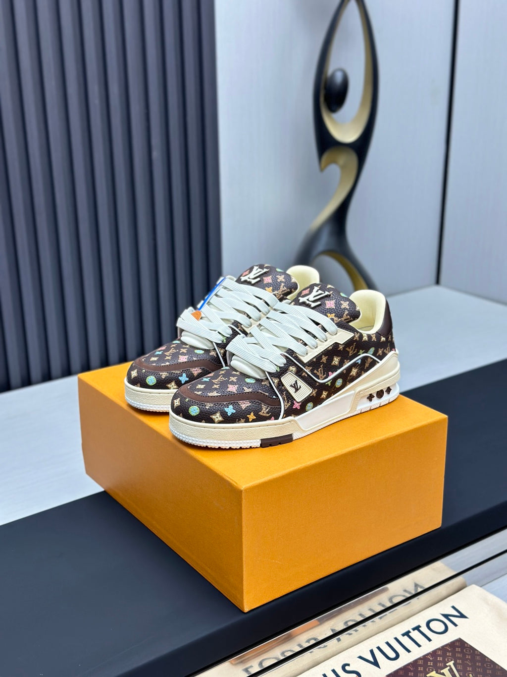 Louis Vuitton Sneaker #5242
