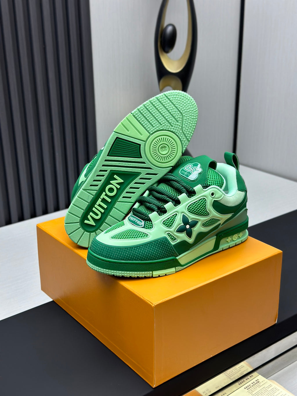 Louis Vuitton Sneaker #5256