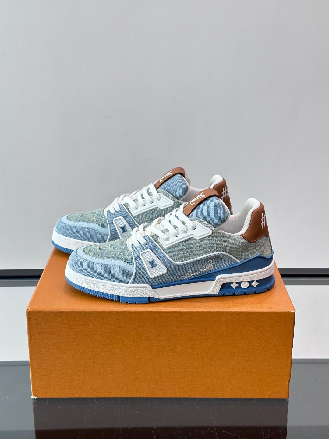 Louis Vuitton Sneaker #5024 - vista 3