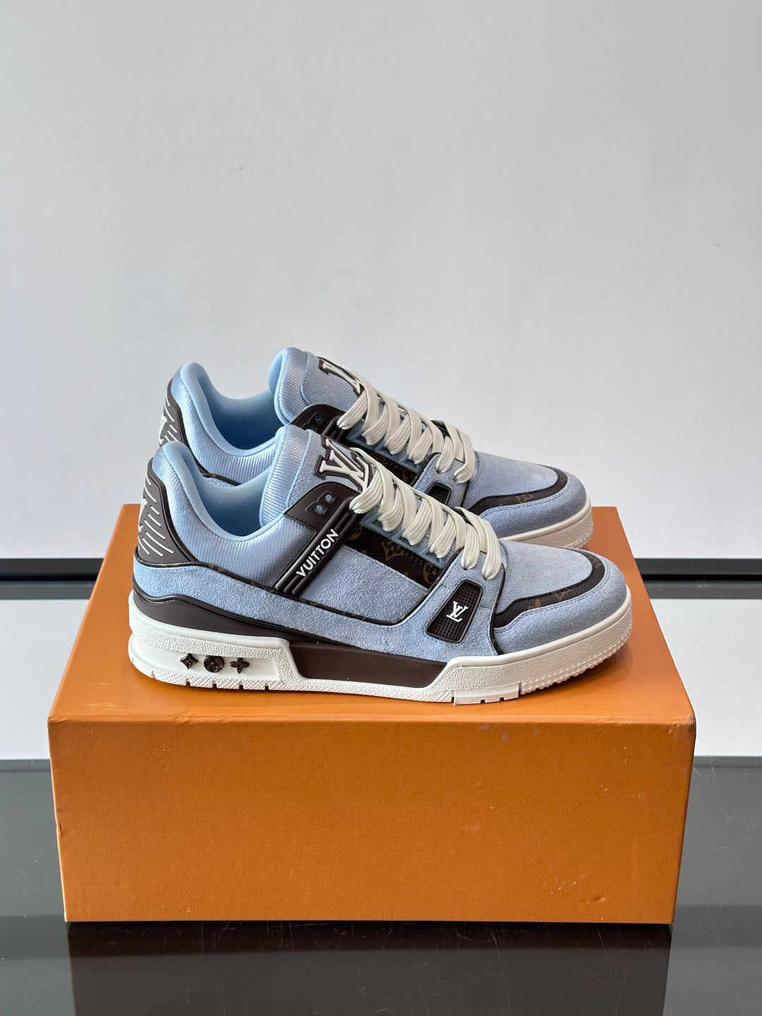 Louis Vuitton Sneaker #5025 - vista 1