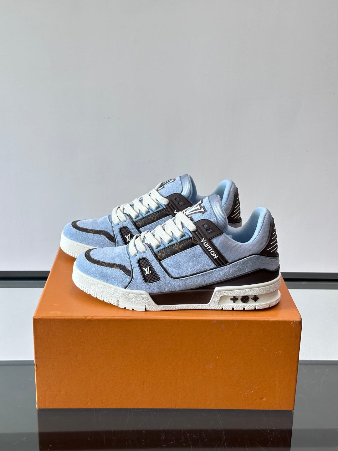Louis Vuitton Sneaker #5025 - vista 3