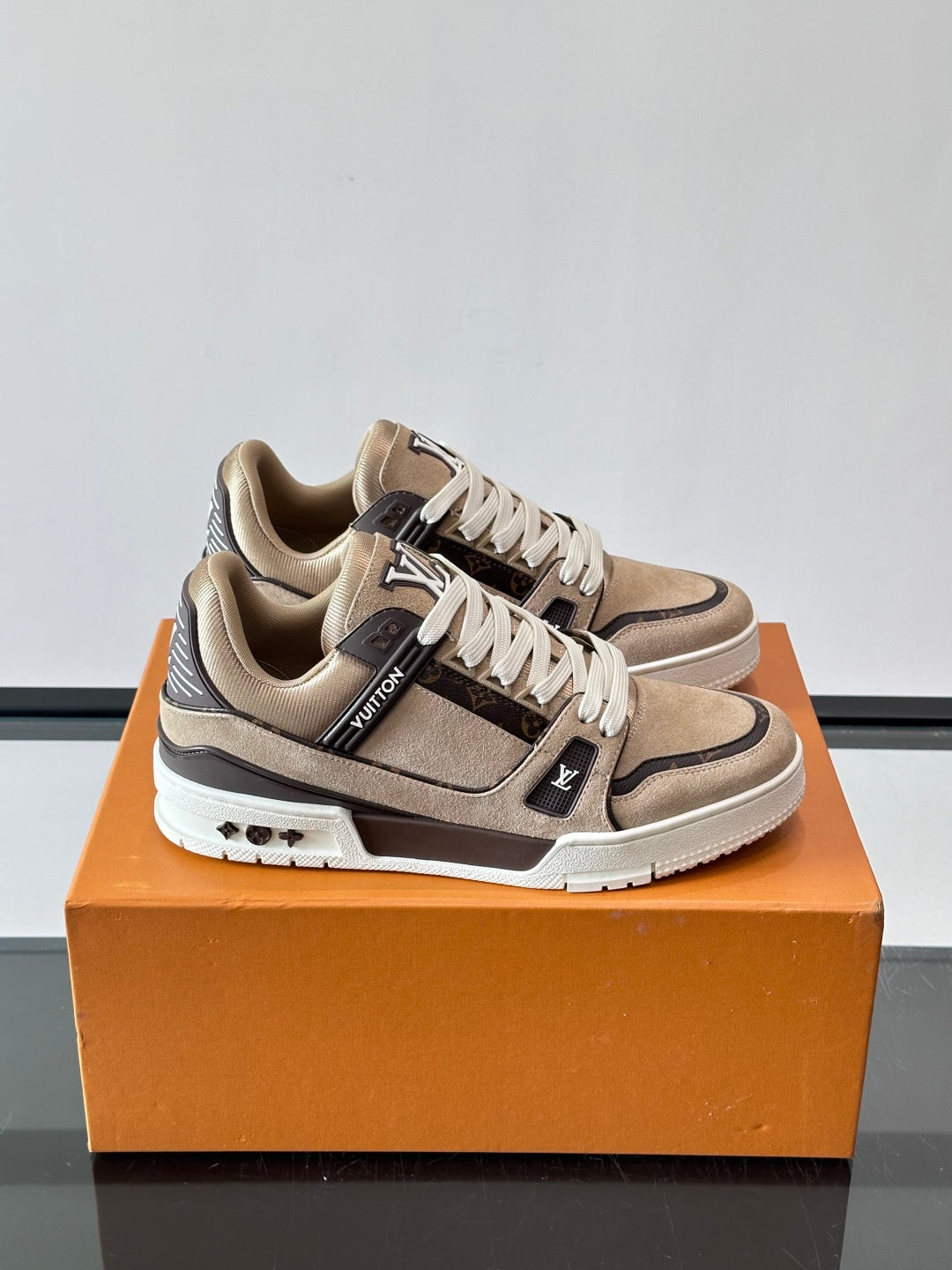 Louis Vuitton Sneaker #5026 - vista 1