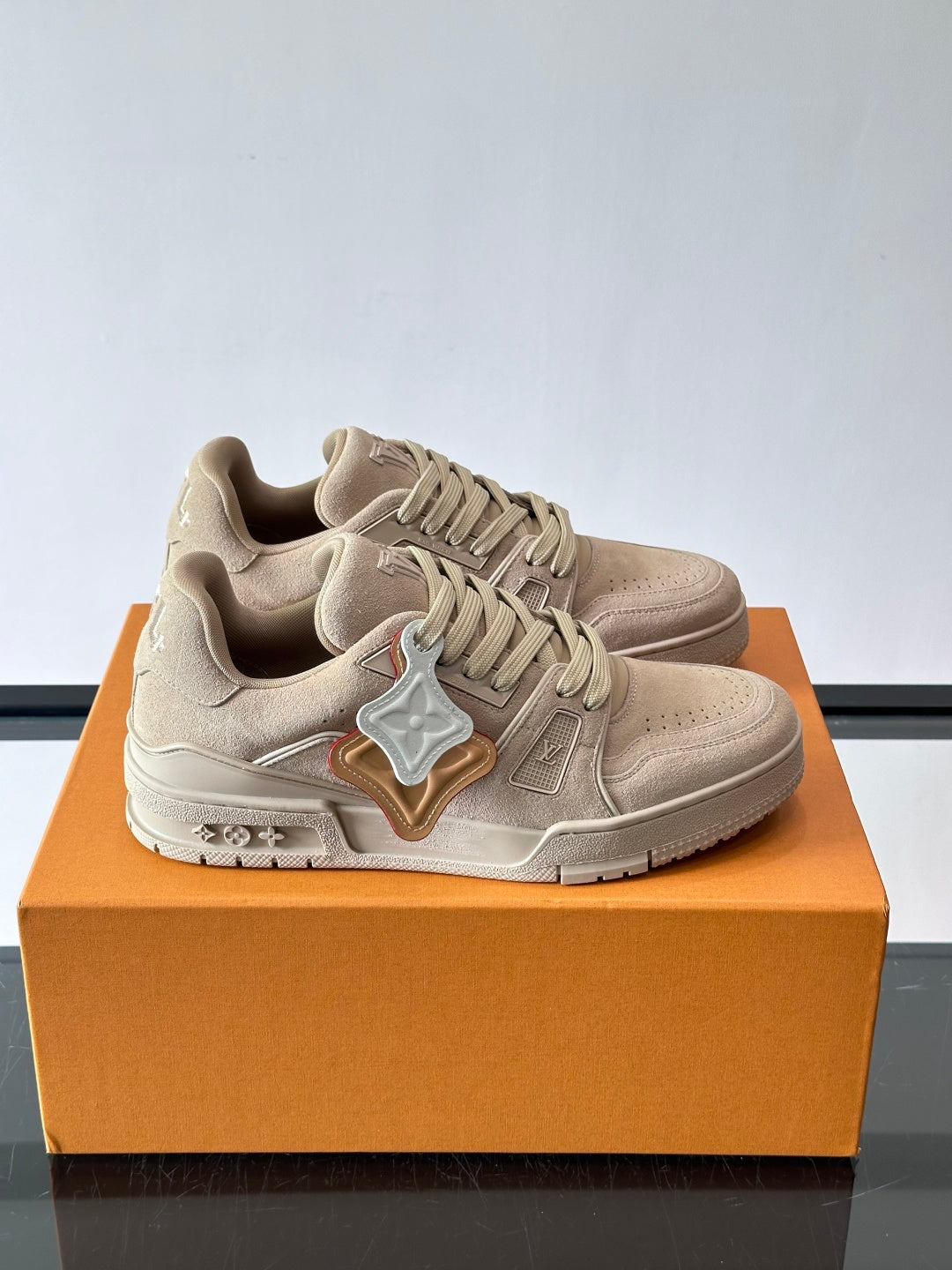 Louis Vuitton Sneaker #5028 - vista 1
