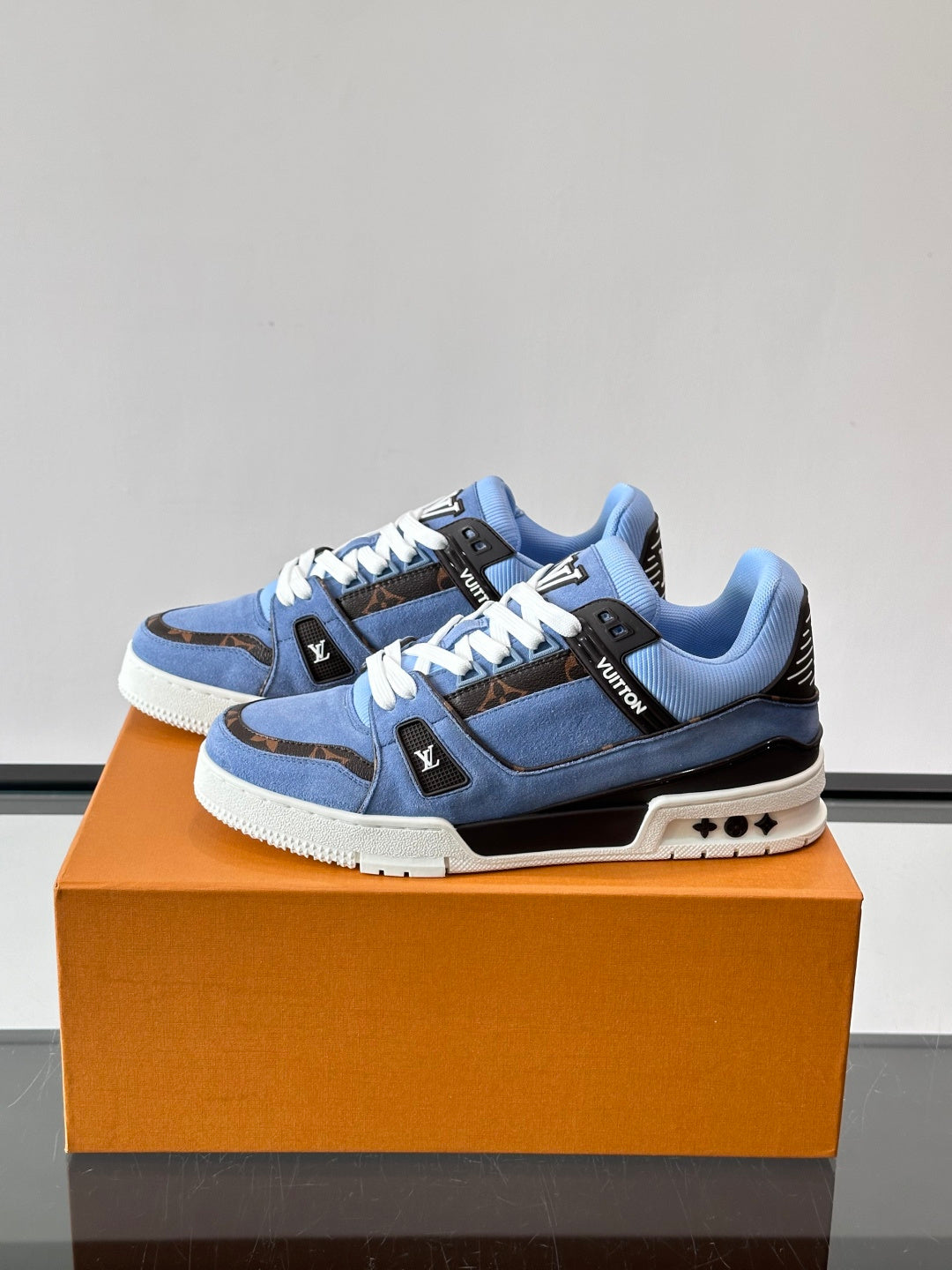 Louis Vuitton Sneaker #5031 - vista 3