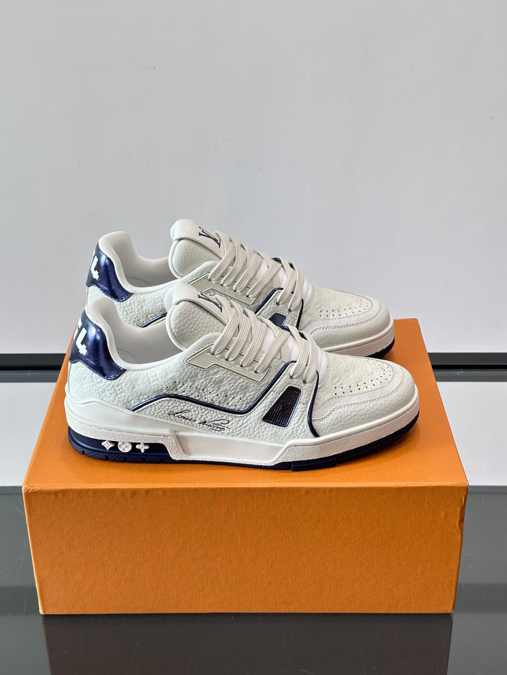 Louis Vuitton Sneaker #5034 - vista 1