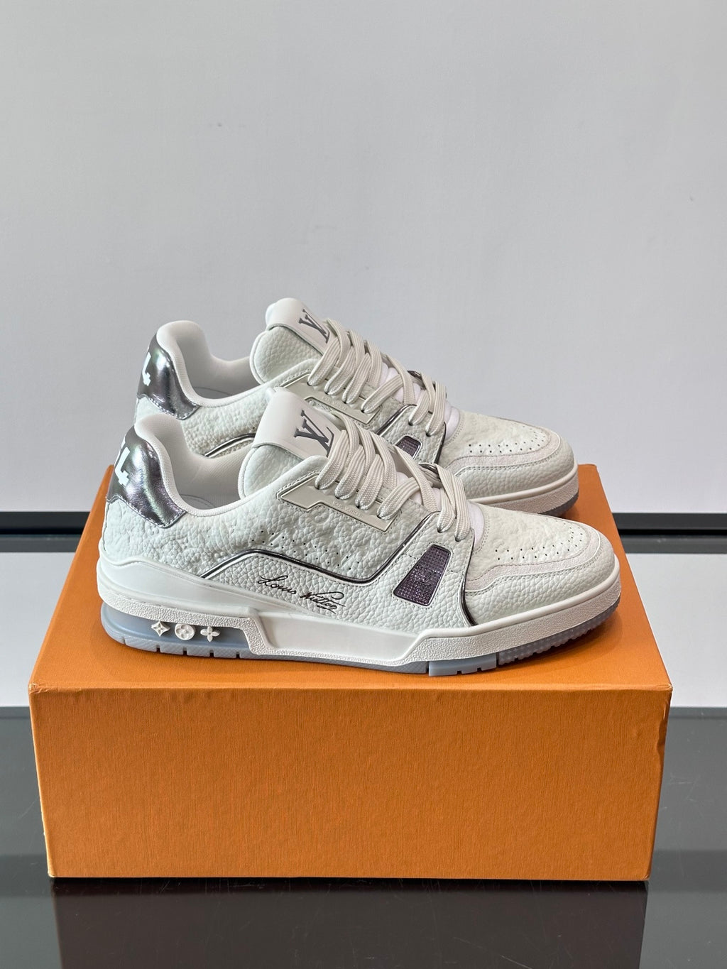 Louis Vuitton Sneaker #5035 - vista 1