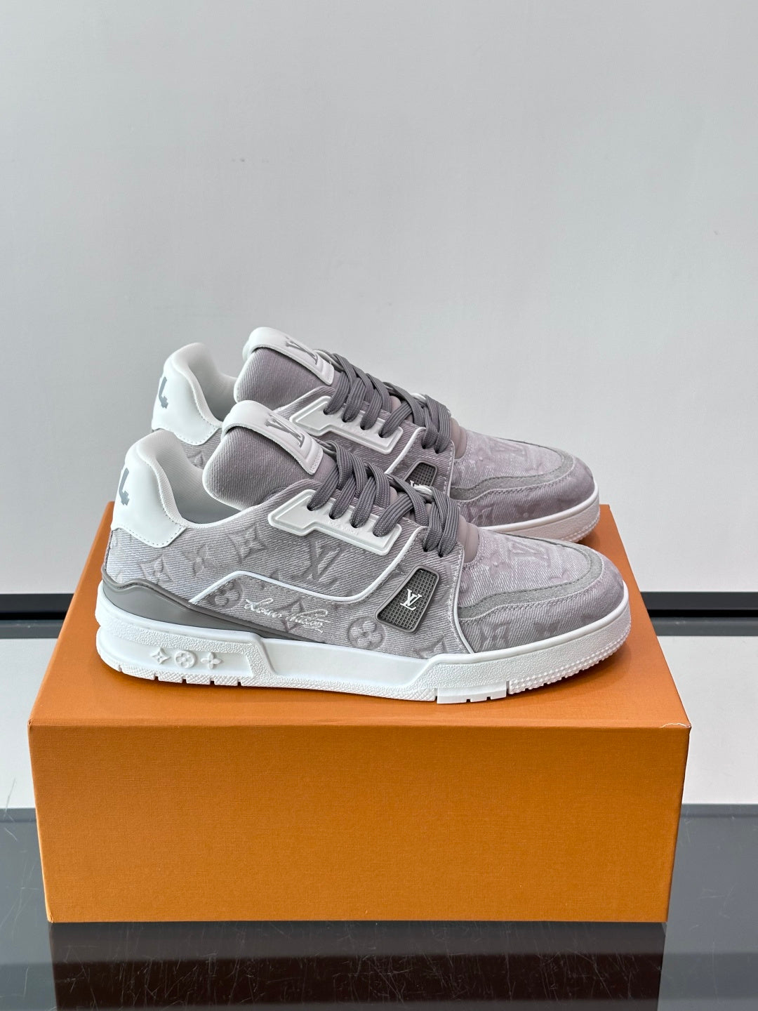 Louis Vuitton Sneaker #5047 - vista 1