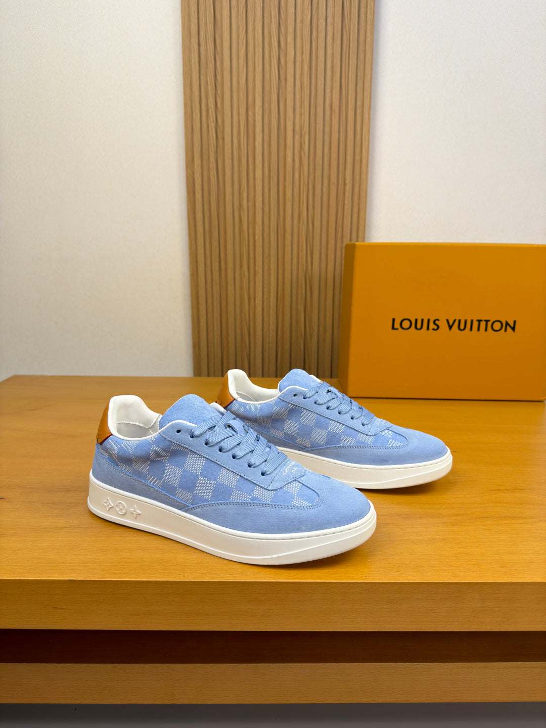 Louis Vuitton Sneaker #5052