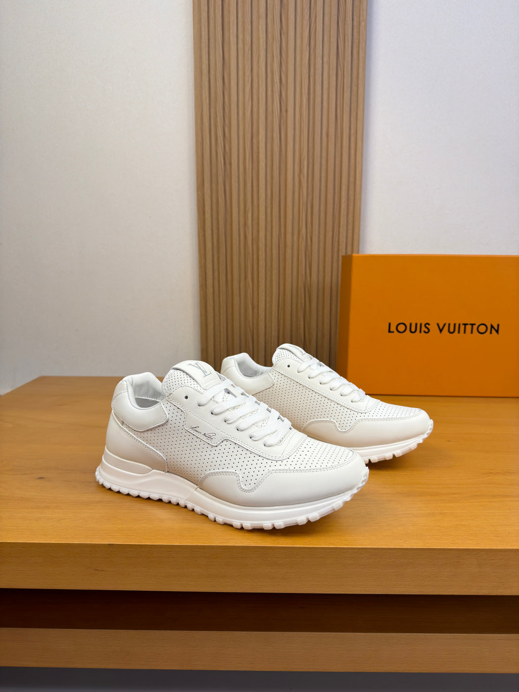 Louis Vuitton Sneaker #5054