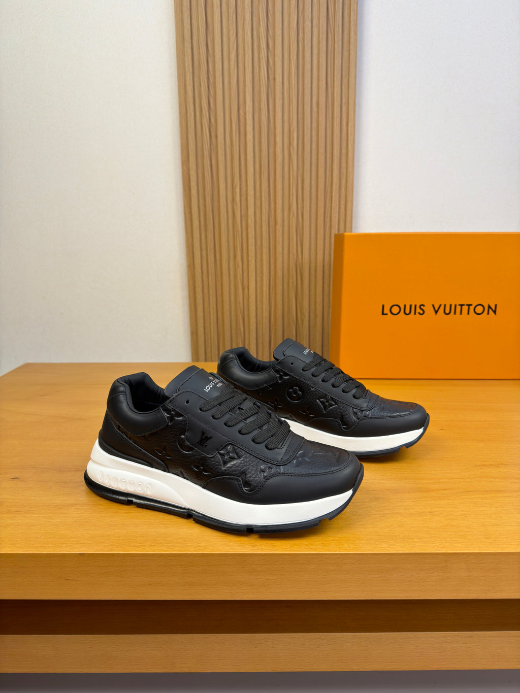 Louis Vuitton Sneaker #5055