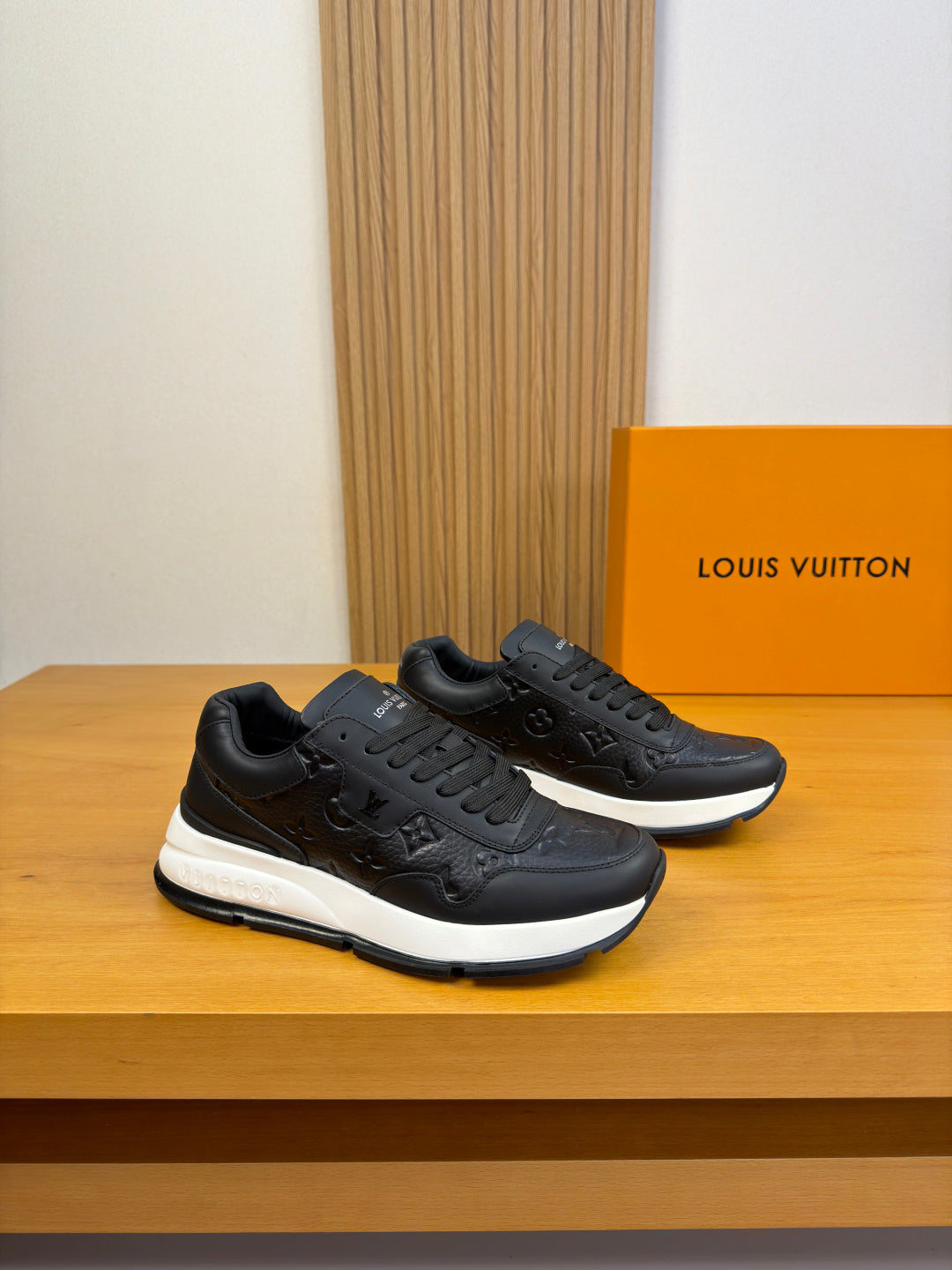 Louis Vuitton Sneaker #5055