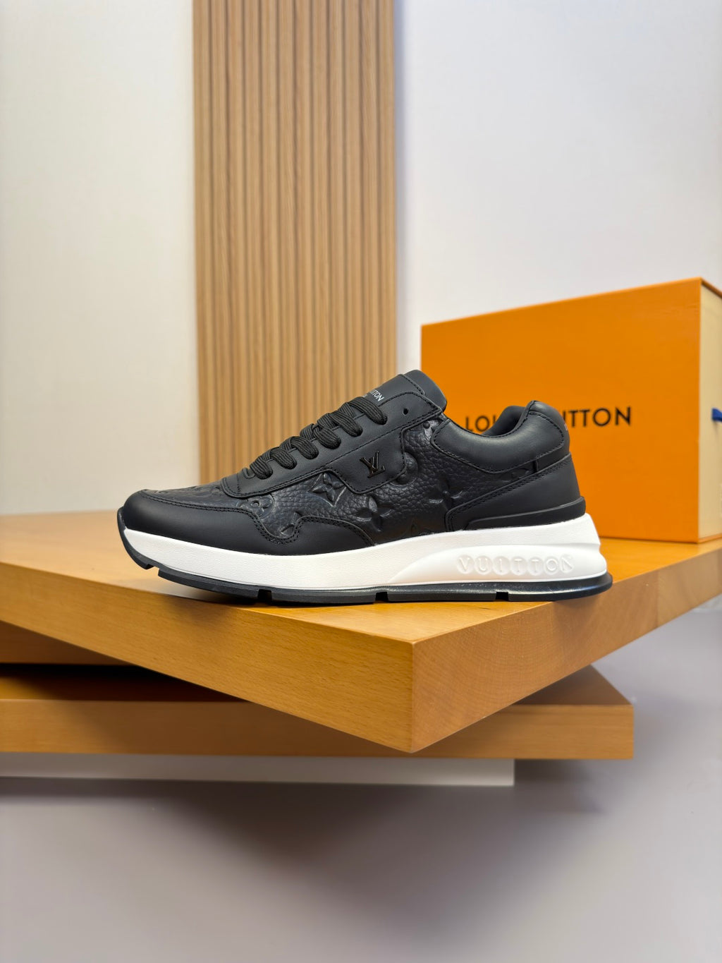 Louis Vuitton Sneaker #5055