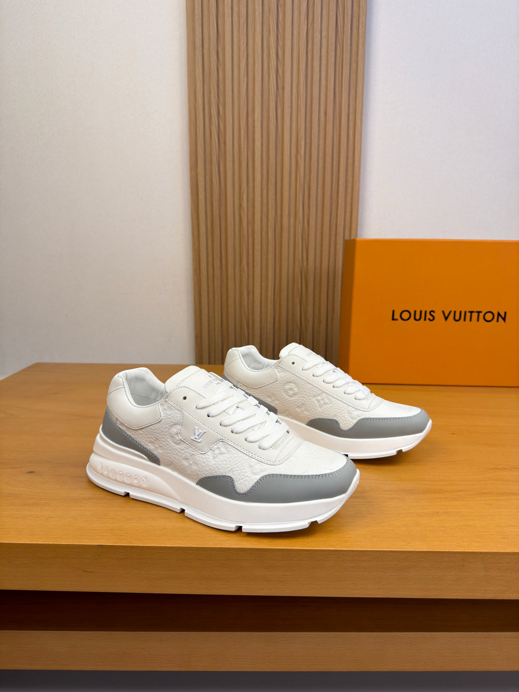 Louis Vuitton Sneaker #5057