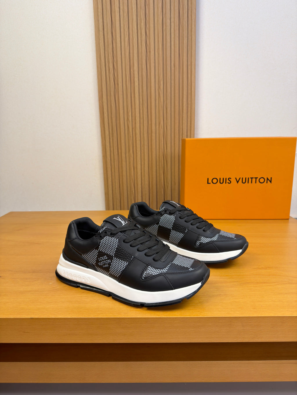 Louis Vuitton Sneaker #5058