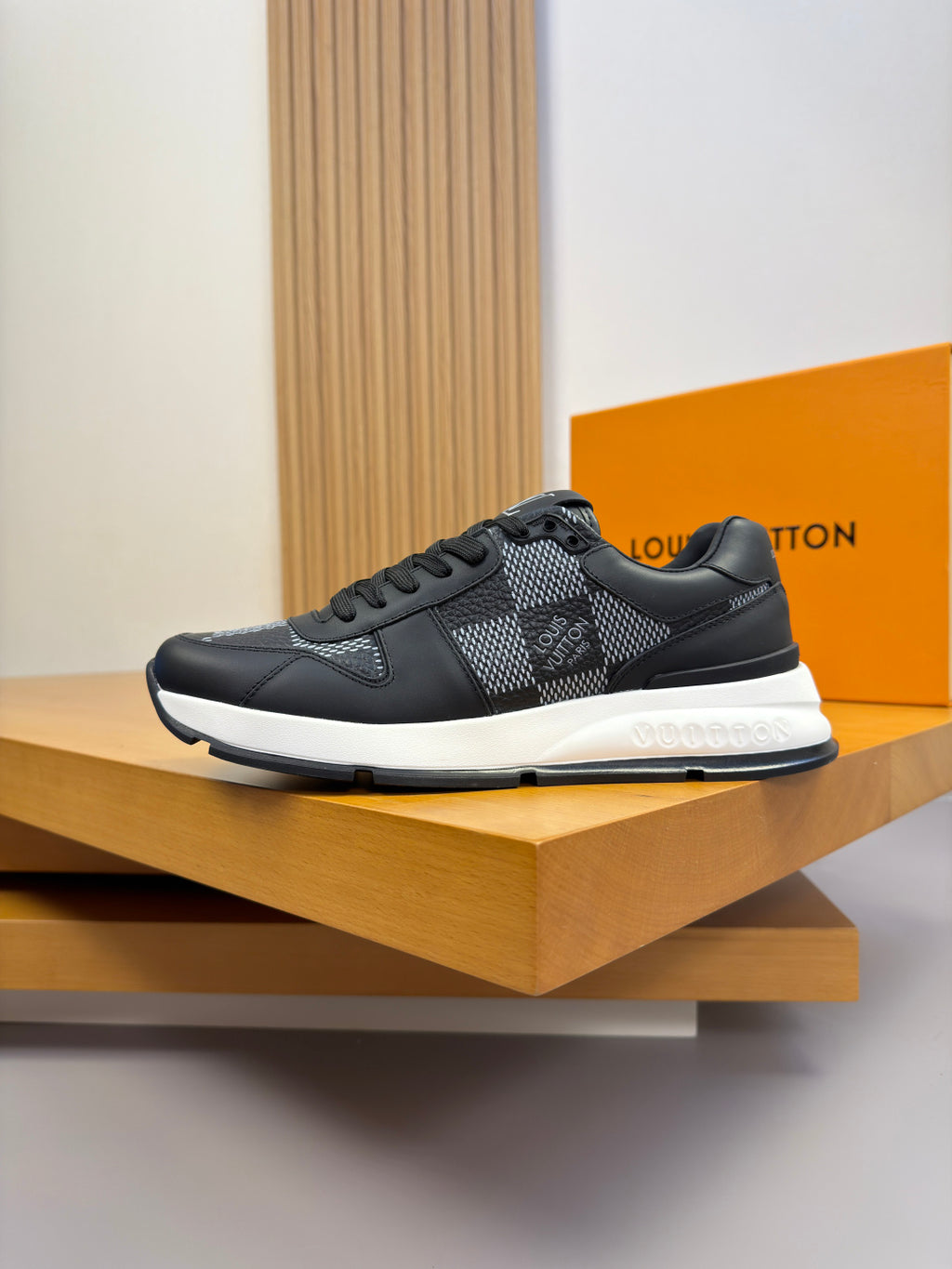 Louis Vuitton Sneaker #5058