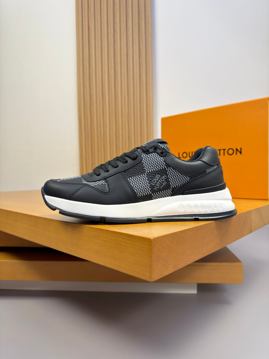 Louis Vuitton Sneaker #5058