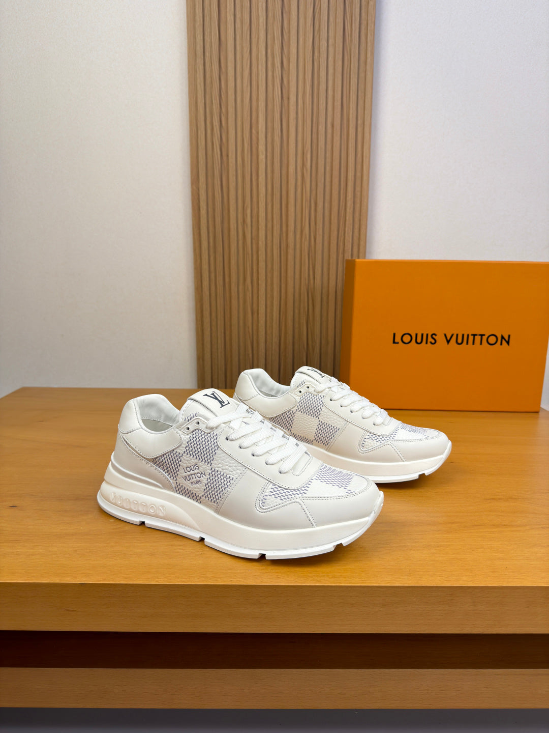 Louis Vuitton Sneaker #5059