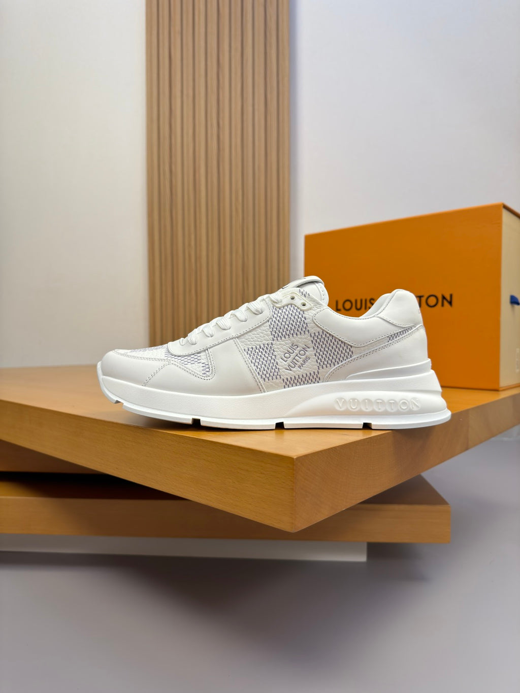 Louis Vuitton Sneaker #5059