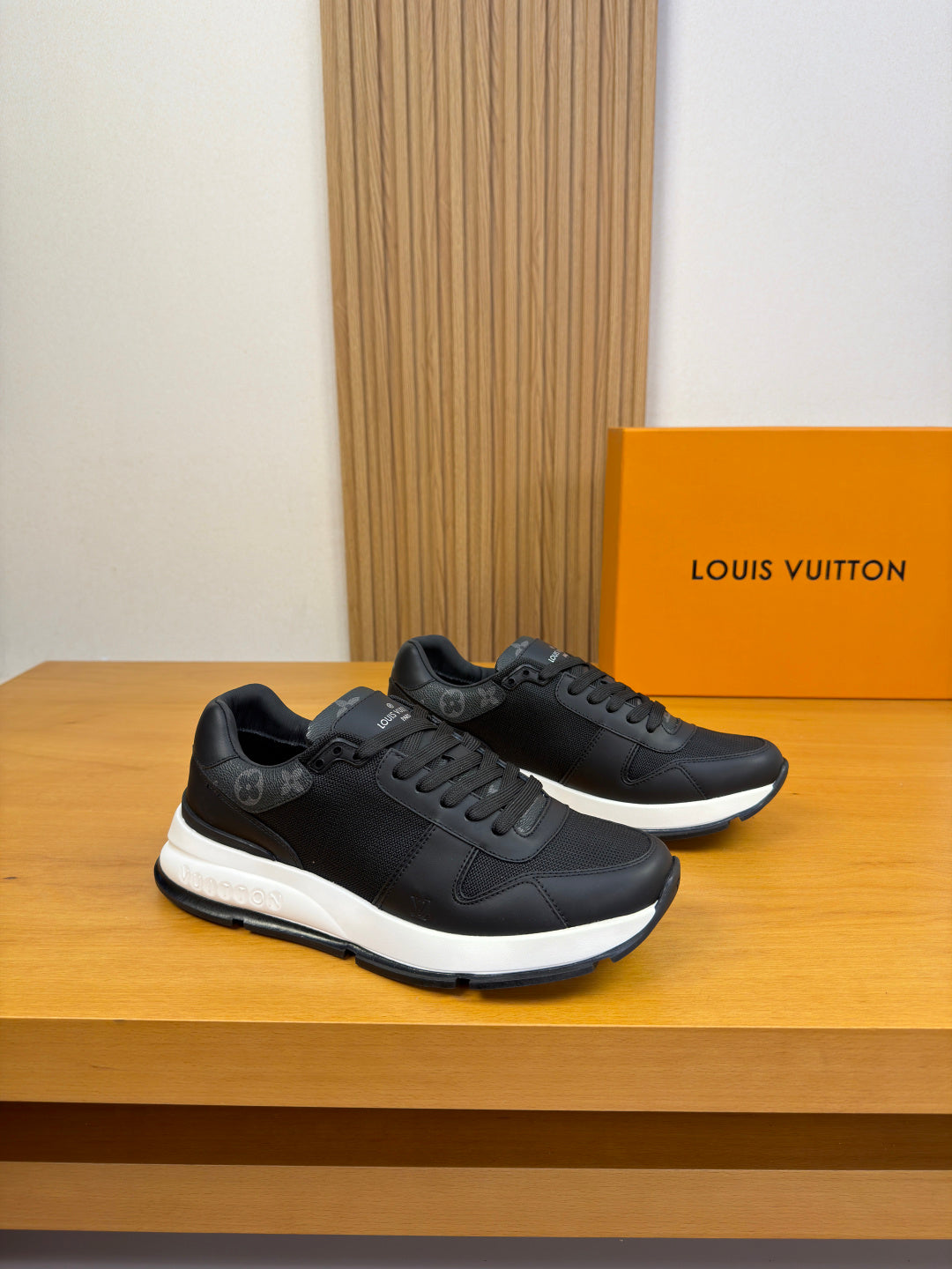 Louis Vuitton Sneaker #5062