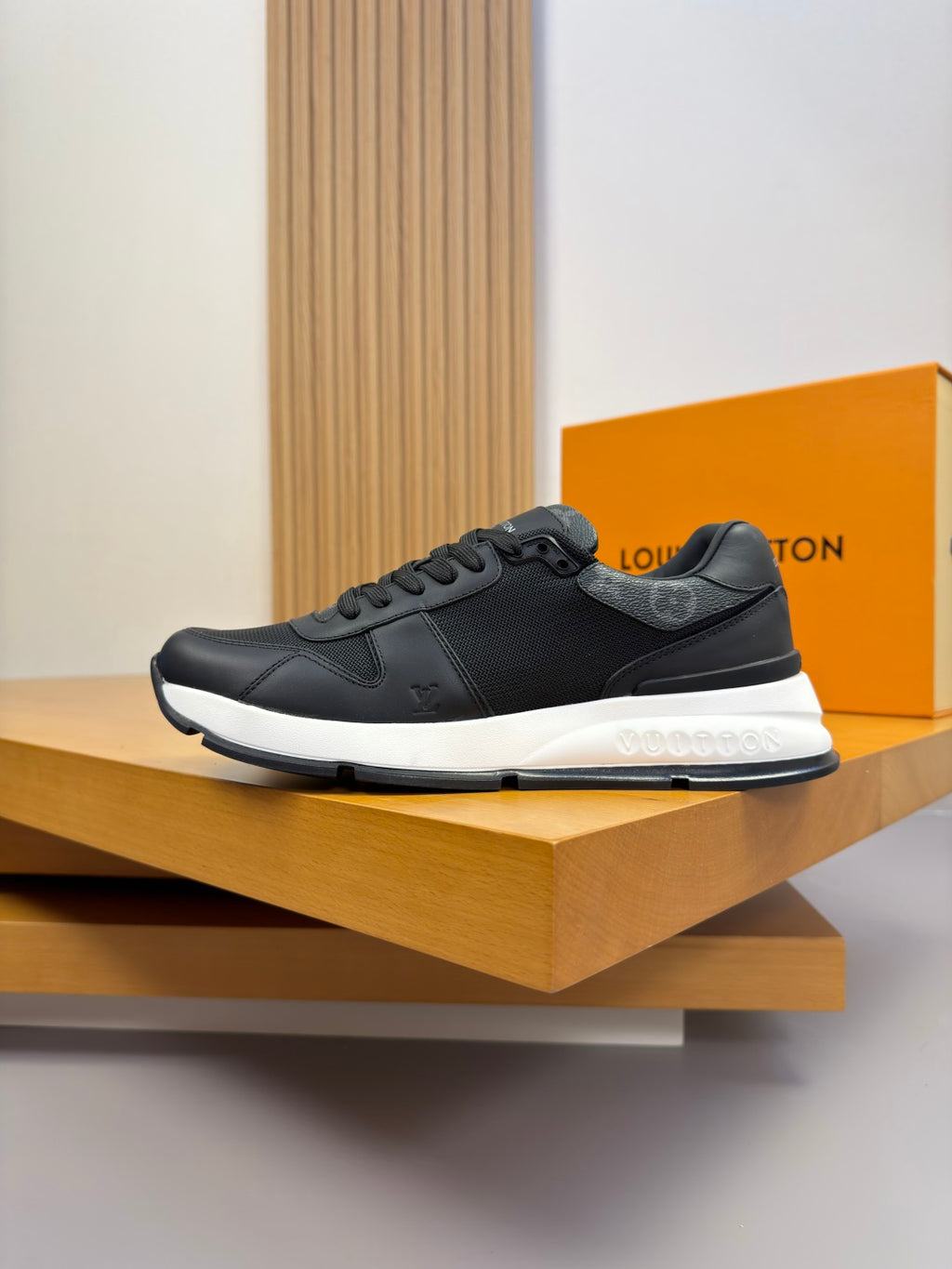 Louis Vuitton Sneaker #5062