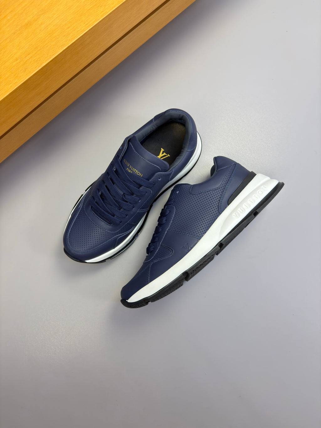 Louis Vuitton Sneaker #5063