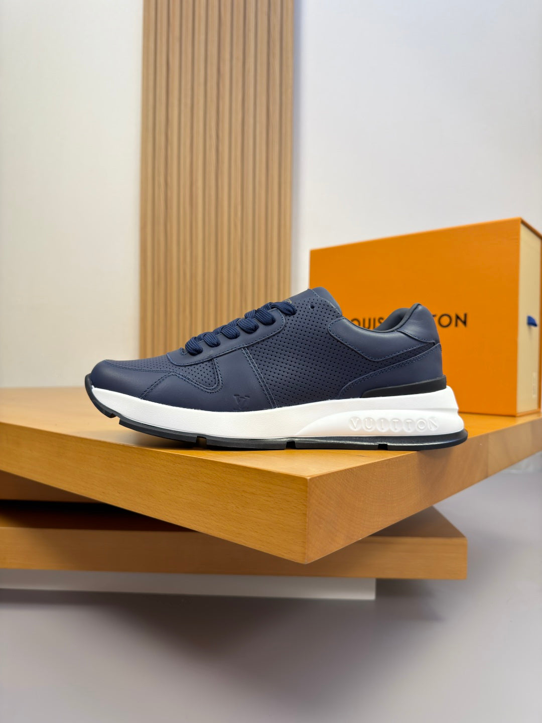 Louis Vuitton Sneaker #5063