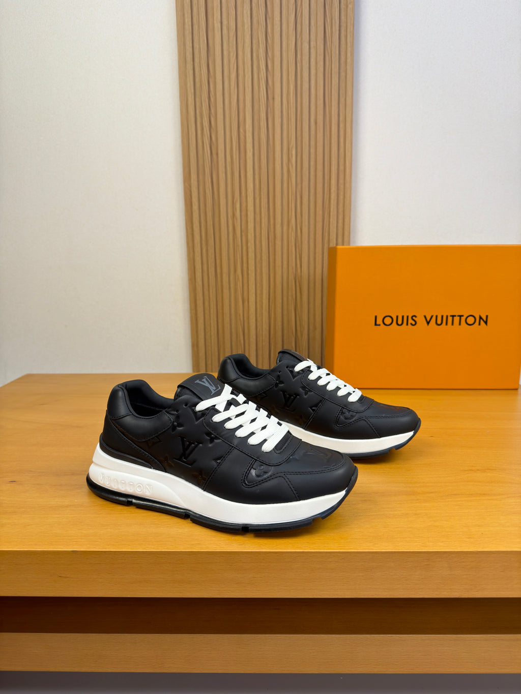 Louis Vuitton Sneaker #5064