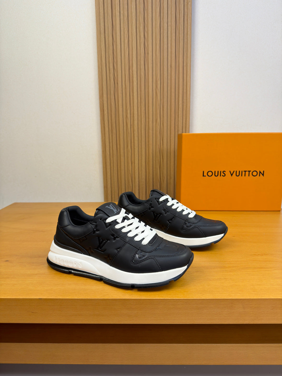 Louis Vuitton Sneaker #5064