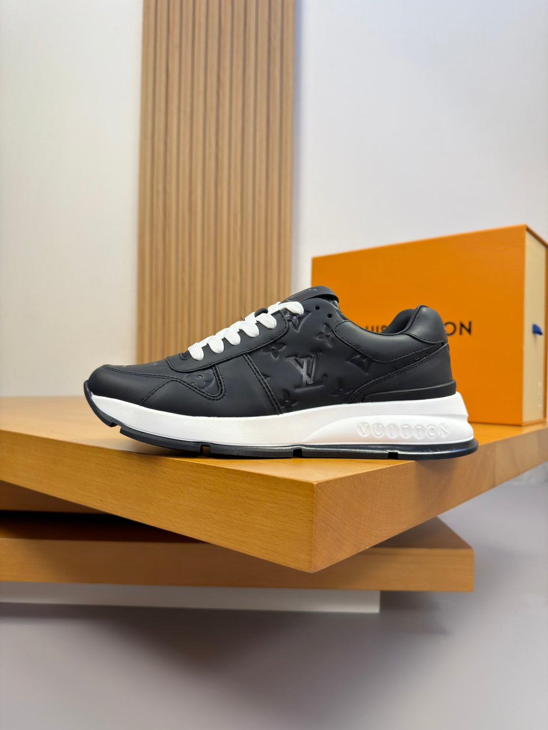 Louis Vuitton Sneaker #5064