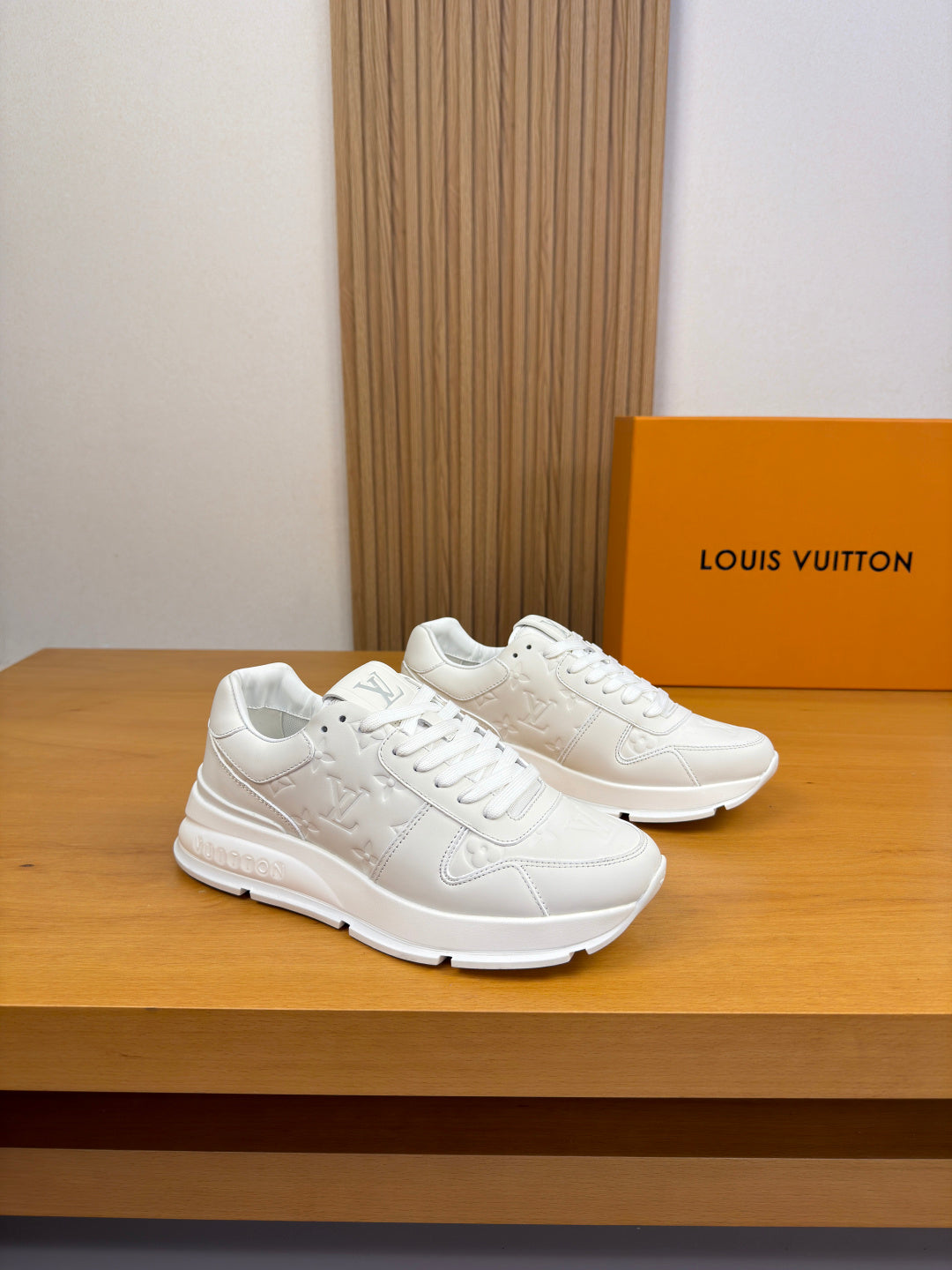 Louis Vuitton Sneaker #5065